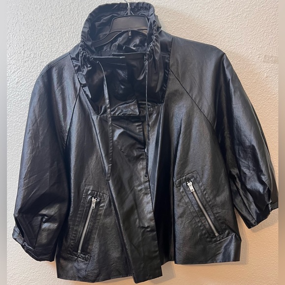 NWOT MIXIT Cropped Jacket Faux Leather with 3/4 Pleated Sleeve and Short Belt - Picture 3 of 9